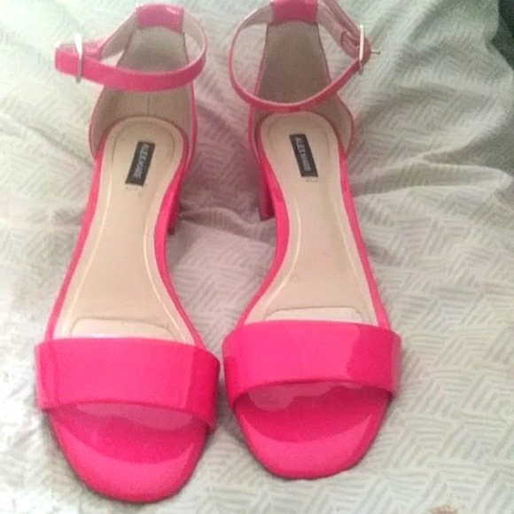 Heels - Picture 2 of 10